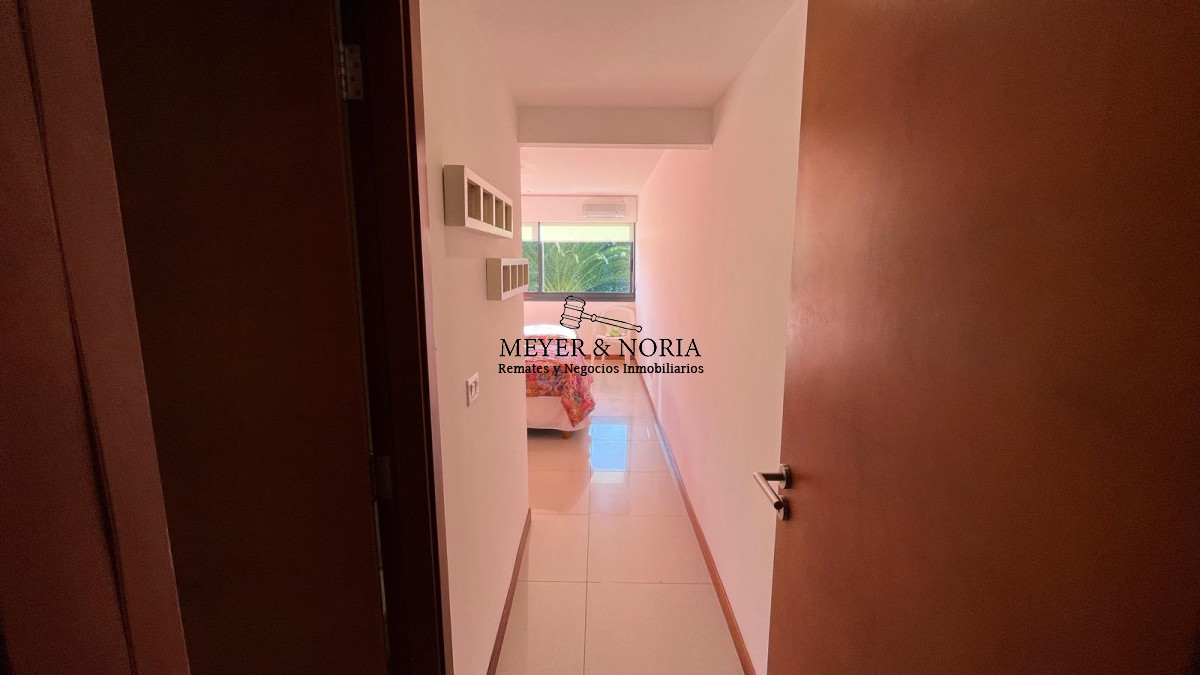 Apartamento ID.51 - Apto en Playa Brava, 3 suite mas dep y baño de servio, terraza con parrillero, servicios