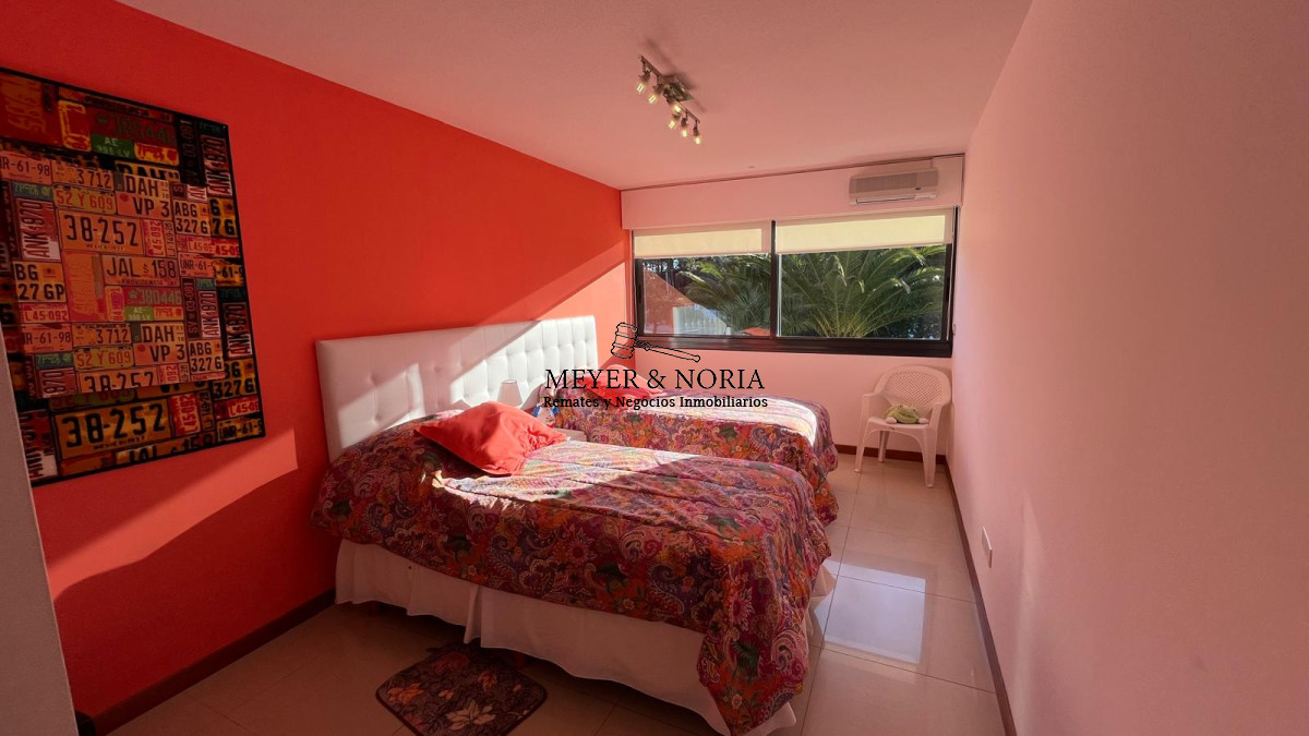 Apartamento ID.51 - Apto en Playa Brava, 3 suite mas dep y baño de servio, terraza con parrillero, servicios