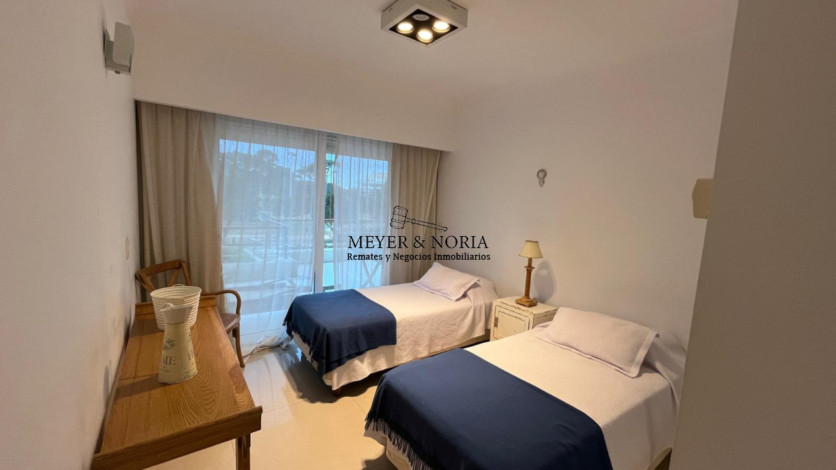 Apartamento ID.68 - Apto en playa Mansa de 3 suites, parrillero propio y todos los servicios