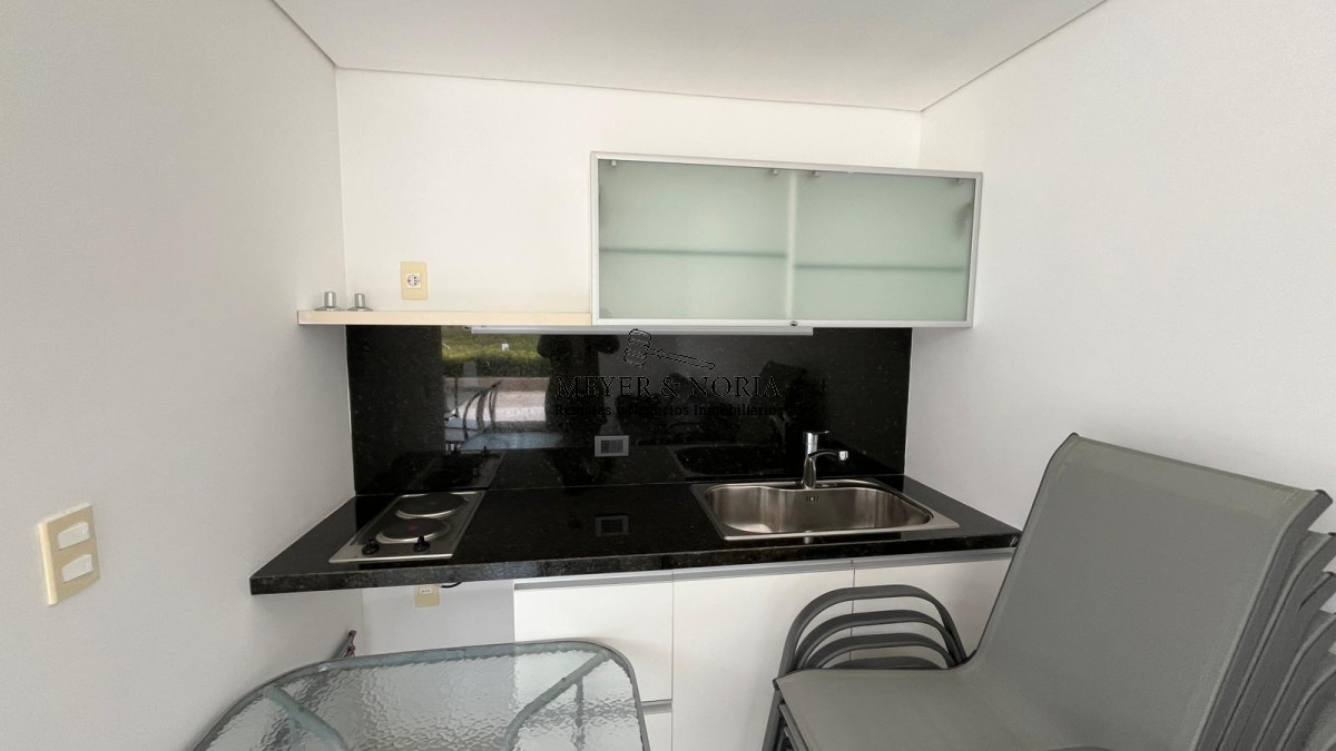 Apartamento ID.52 - Apto en venta en la Brava de un dorm en suite, con barbacoa y servicios 