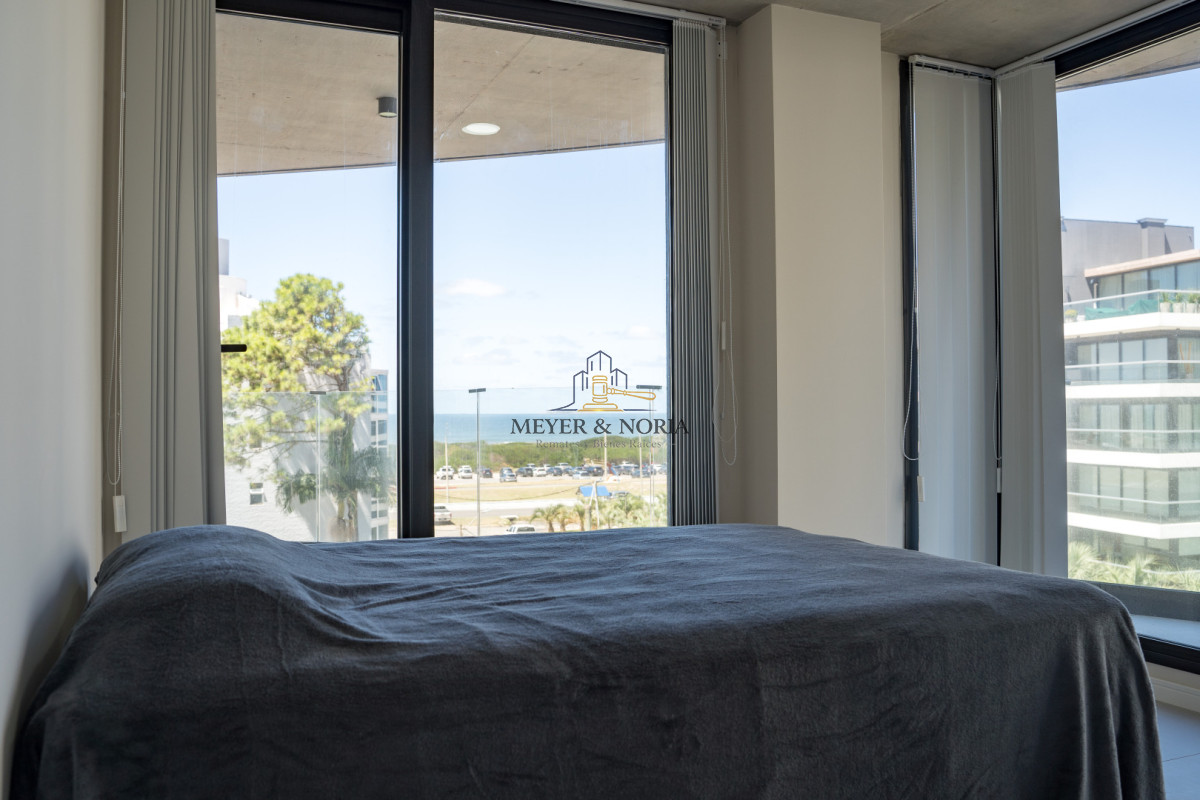 Apartamento ID.126 - Apartamento de 2 dormitorios con vista al mar, Punta del Este Playa Brava