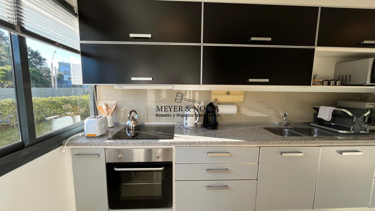 Apartamento ID.51 - Apto en Playa Brava, 3 suite mas dep y baño de servio, terraza con parrillero, servicios