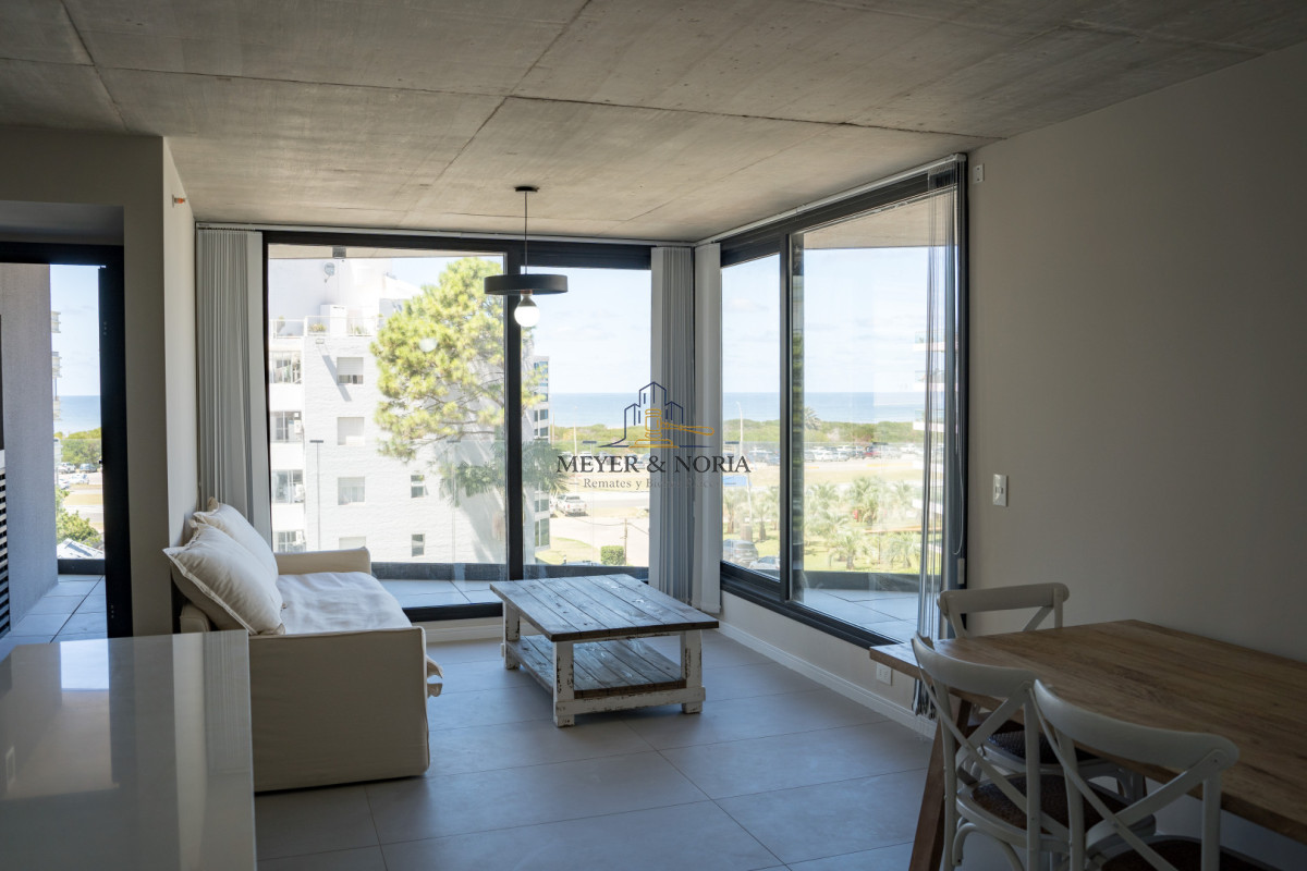Apartamento ID.126 - Apartamento de 2 dormitorios con vista al mar, Punta del Este Playa Brava