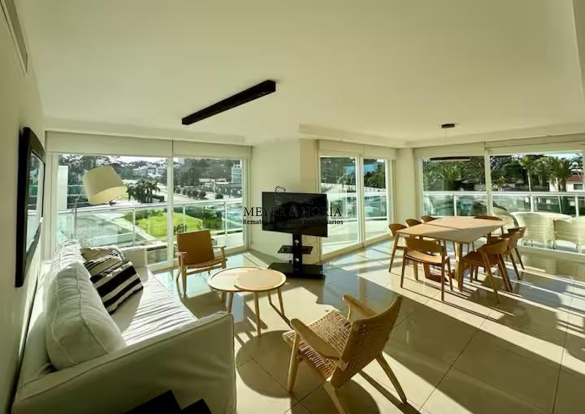 Apartamento ID.2 - Apto en torre de alta gama, 2 suites dep, TEMP 2026 - Playa Mansa