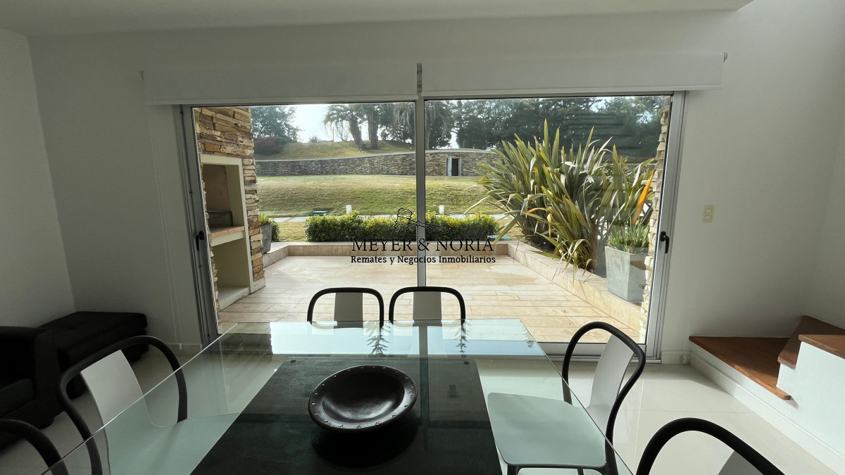 Apartamento ID.52 - Apto en venta en la Brava de un dorm en suite, con barbacoa y servicios 
