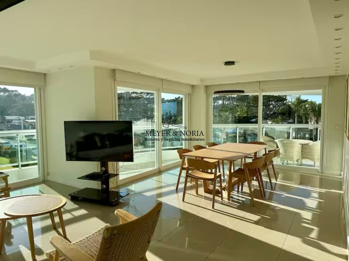 Apartamento ID.2 - Apto en torre de alta gama, 2 suites dep, TEMP 2026 - Playa Mansa