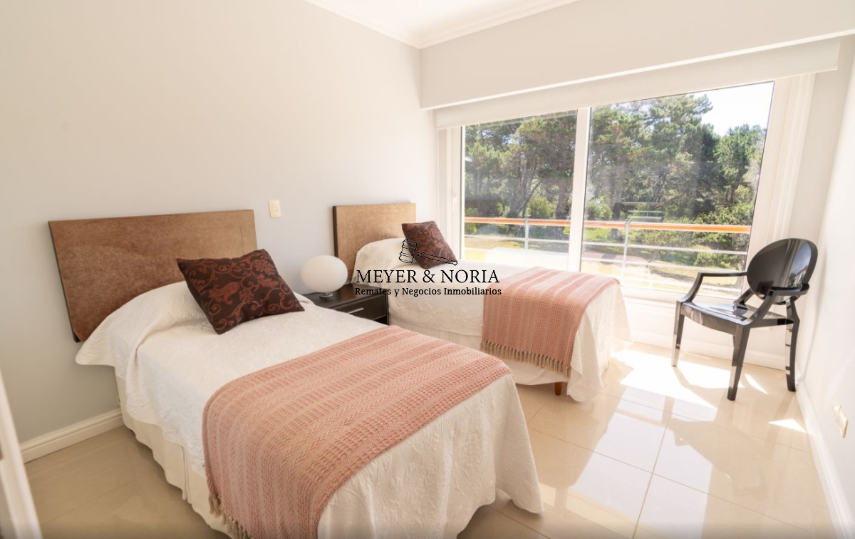 Apartamento ID.44 - Venta de apto alta gama. dos dormitorios, todos los servicios 