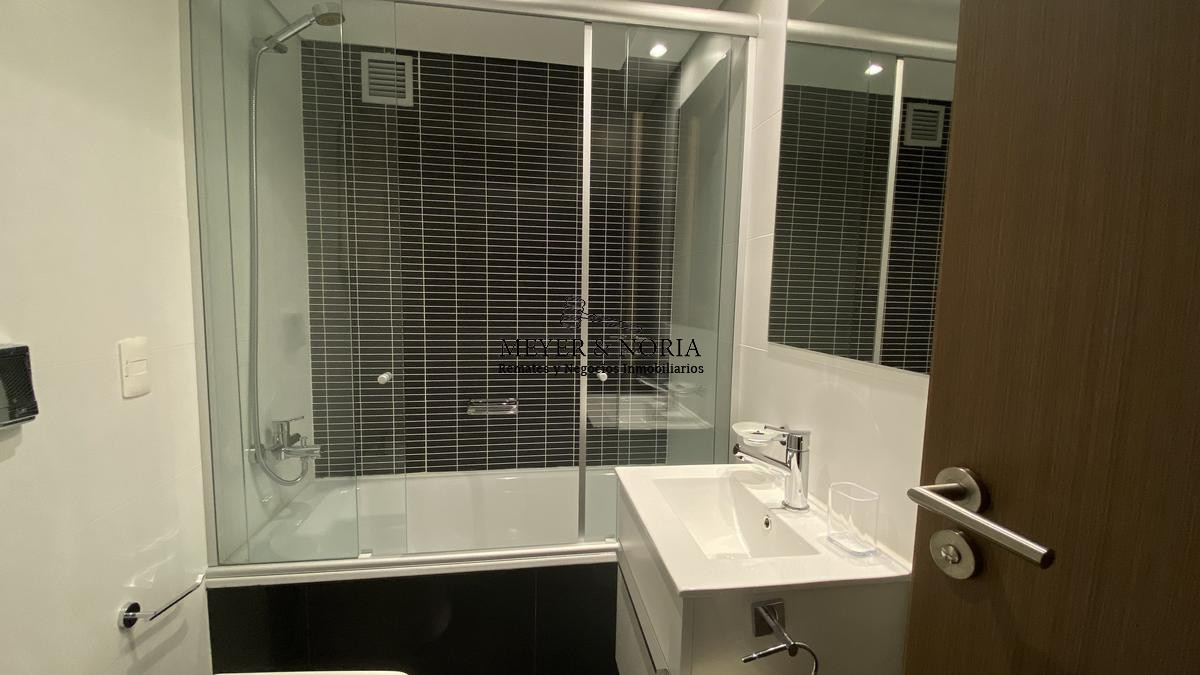 Apartamento ID.8 - Departamento, 2 dormitorios dep, con parrillero y servicios- Playa Brava