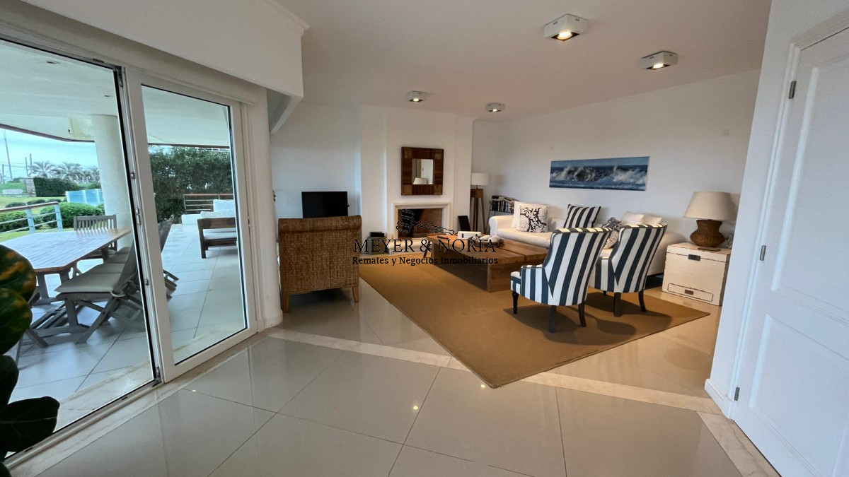 Apartamento ID.68 - Apto en playa Mansa de 3 suites, parrillero propio y todos los servicios