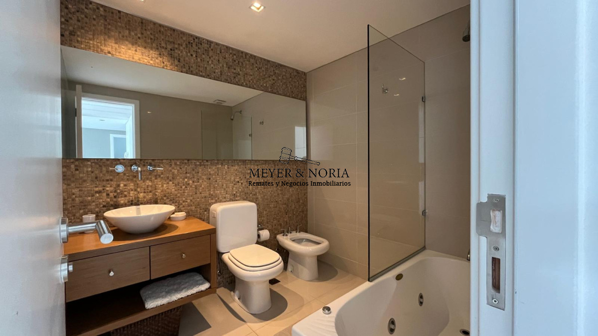 Apartamento ID.52 - Apto en venta en la Brava de un dorm en suite, con barbacoa y servicios 