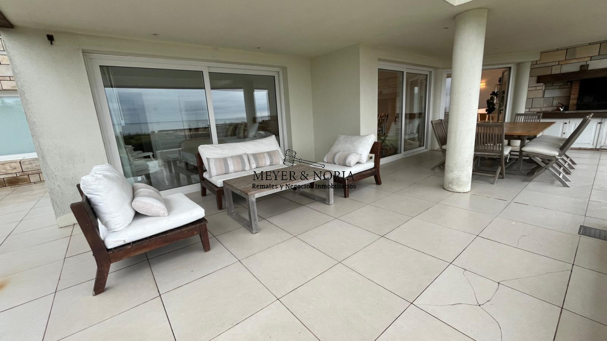Apartamento ID.68 - Apto en playa Mansa de 3 suites, parrillero propio y todos los servicios