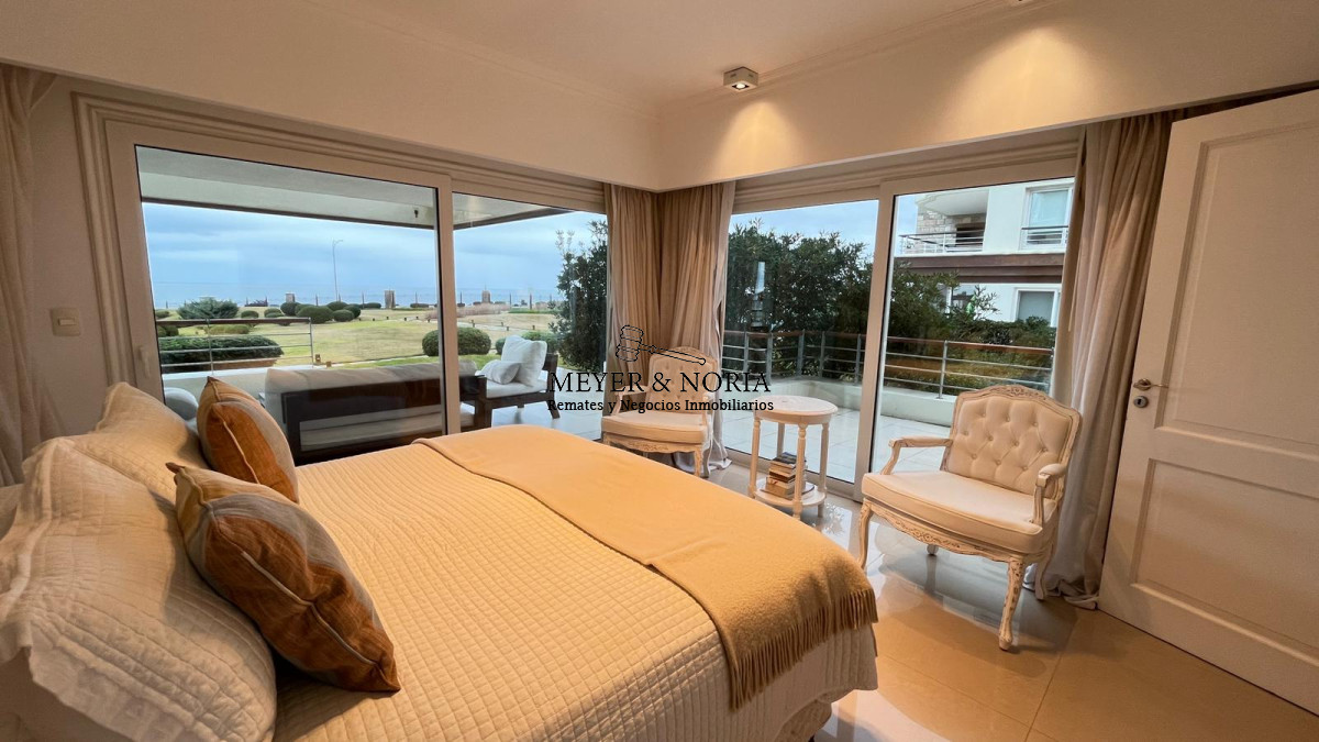Apartamento ID.68 - Apto en playa Mansa de 3 suites, parrillero propio y todos los servicios