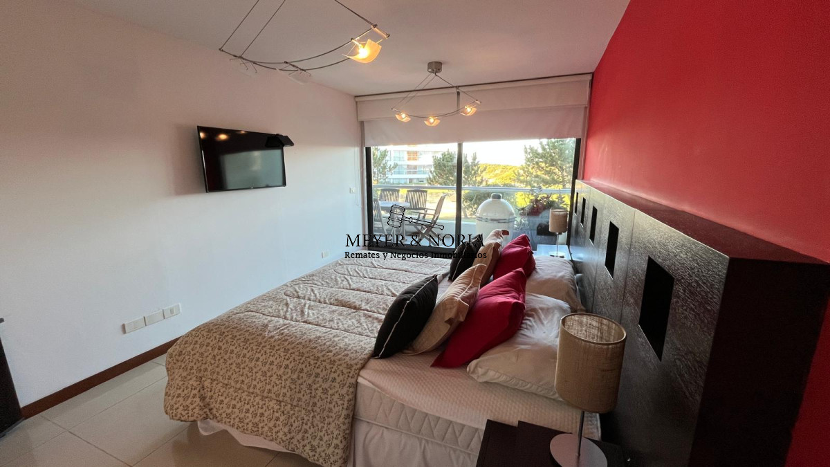 Apartamento ID.51 - Apto en Playa Brava, 3 suite mas dep y baño de servio, terraza con parrillero, servicios
