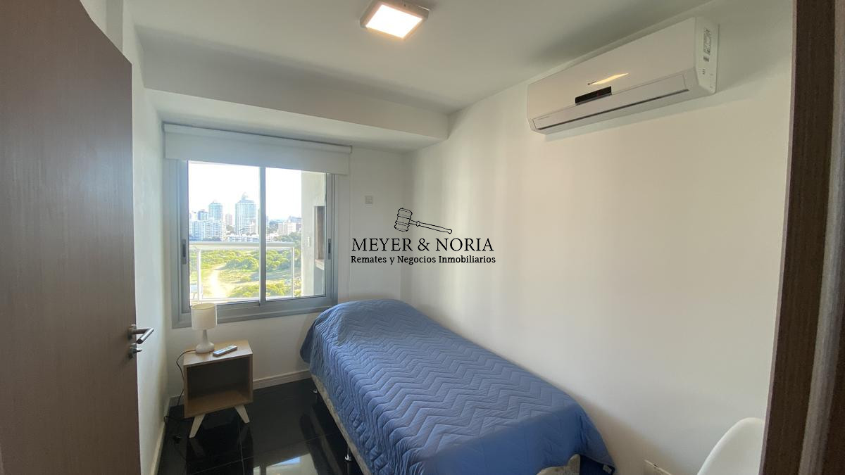 Apartamento ID.8 - Departamento, 2 dormitorios dep, con parrillero y servicios- Playa Brava