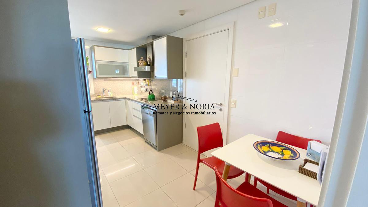 Apartamento ID.15 - Torre de alta gama, vista al mar, 2 dorm más servicio- Playa Mansa