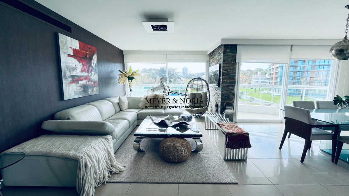 Apartamento ID.61 - Venta Aquarela, 2 dorm en suite, más dependencia y todos los servicios 