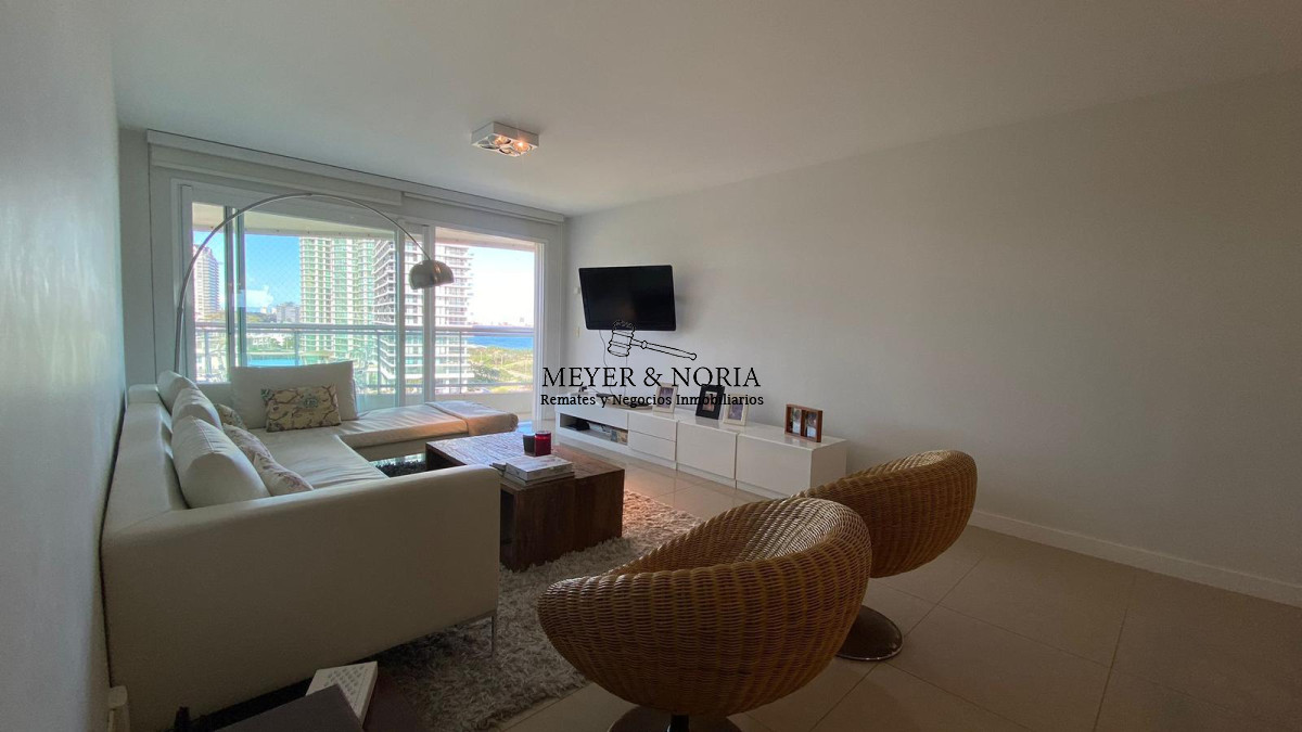 Apartamento ID.14 - Torre de alta gama, vista al mar, 2 dorm mas servicio- Playa Mansa