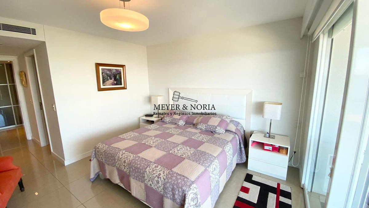 Apartamento ID.15 - Torre de alta gama, vista al mar, 2 dorm más servicio- Playa Mansa