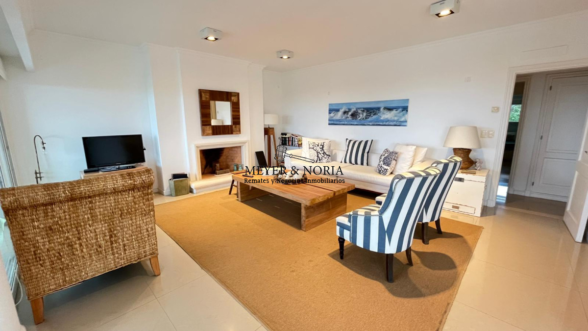 Apartamento ID.68 - Apto en playa Mansa de 3 suites, parrillero propio y todos los servicios