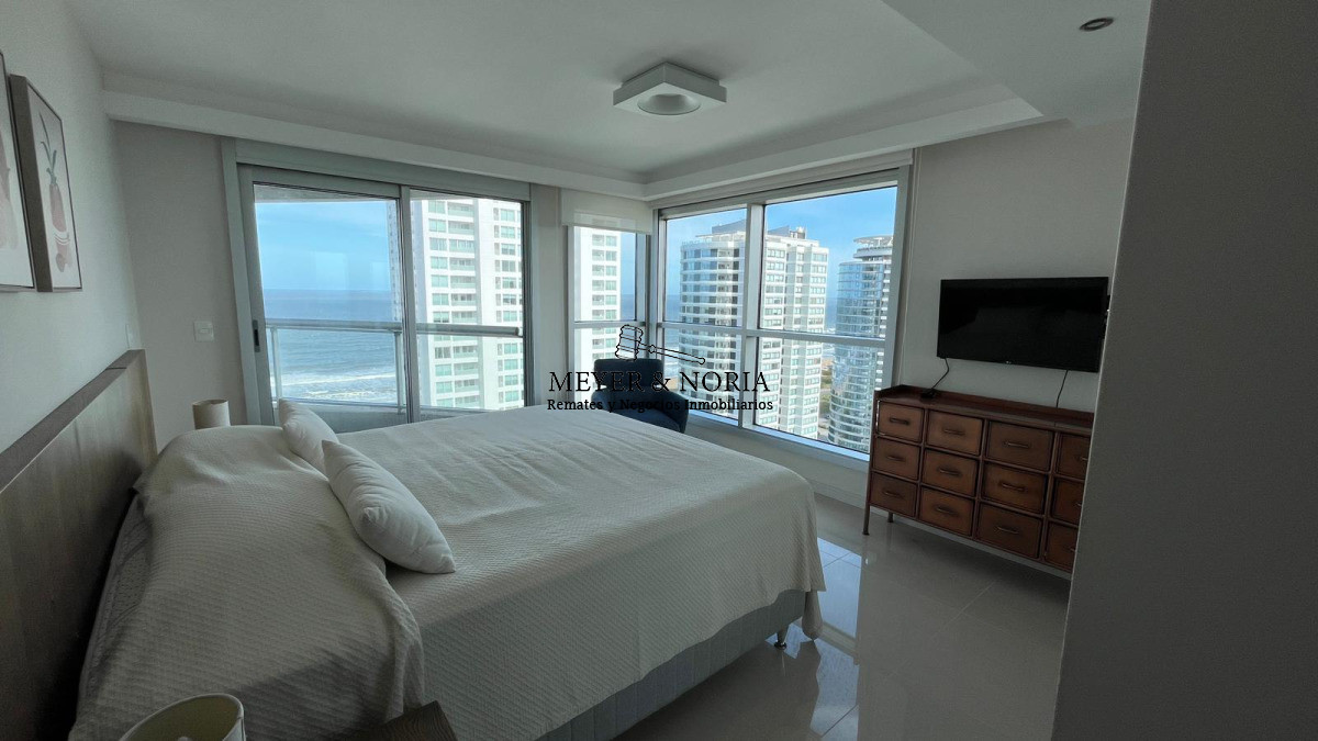 Apartamento ID.84 - Piso alto, parrillero propio, 3 dorm más dep, todos los servicios, Playa Brava pda 10