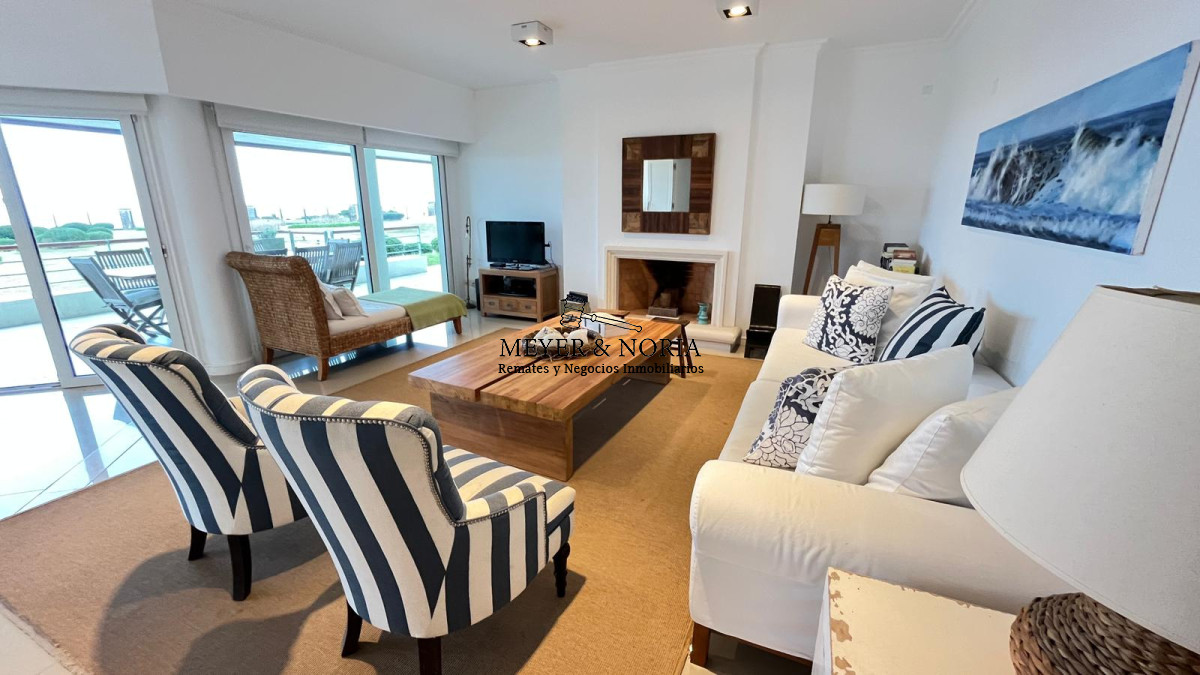 Apartamento ID.68 - Apto en playa Mansa de 3 suites, parrillero propio y todos los servicios