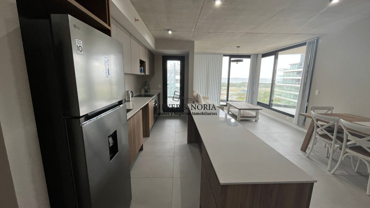 Apartamento ID.126 - Apartamento de 2 dormitorios con vista al mar, Punta del Este Playa Brava