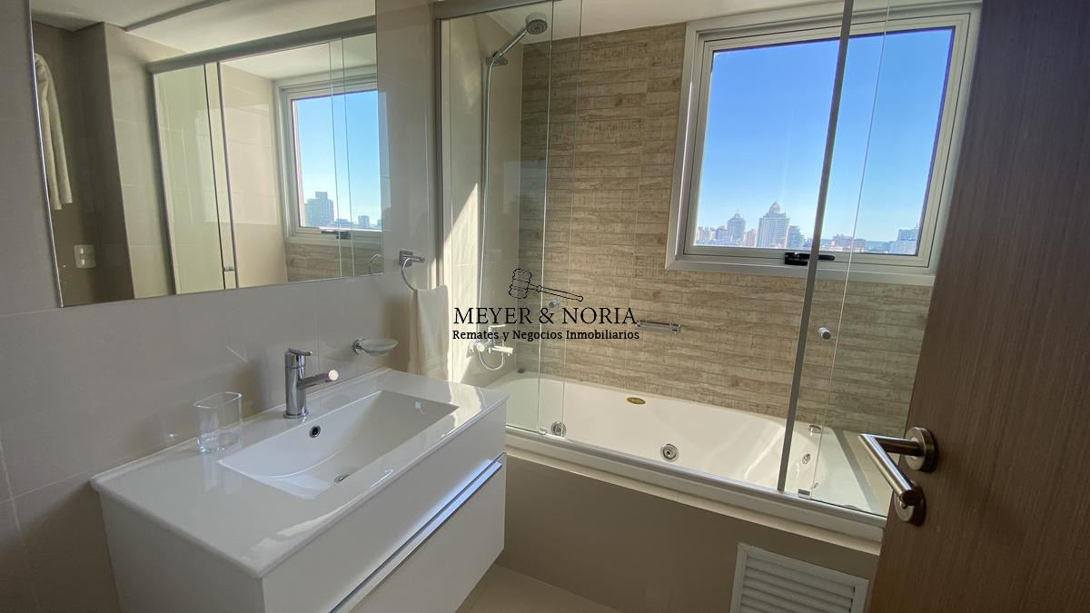 Apartamento ID.8 - Departamento, 2 dormitorios dep, con parrillero y servicios- Playa Brava