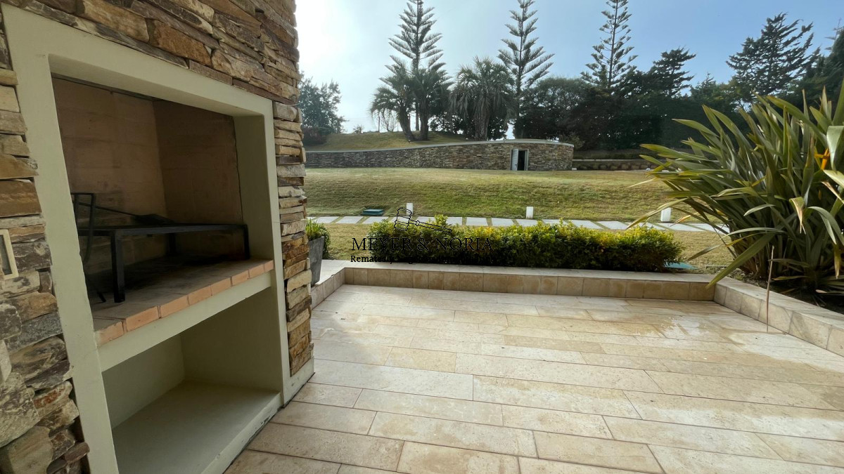 Apartamento ID.52 - Apto en venta en la Brava de un dorm en suite, con barbacoa y servicios 