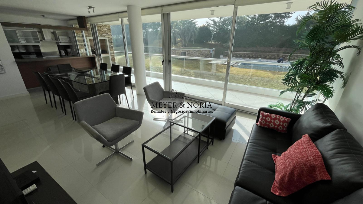 Apartamento ID.53 - Apto en venta de 2 dorm con parrillero propio en Playa Brava