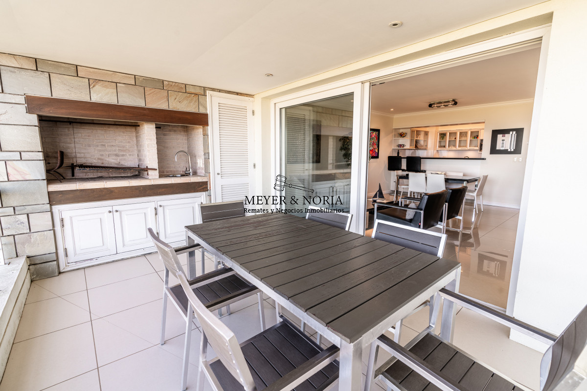 Apartamento ID.42 - Venta de Apartamento 2 DORMITORIOS en Playa Mansa, Punta del Este.