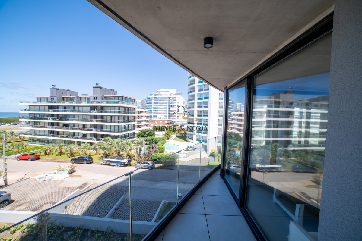 Apartamento ID.126 - Apartamento de 2 dormitorios con vista al mar, Punta del Este Playa Brava