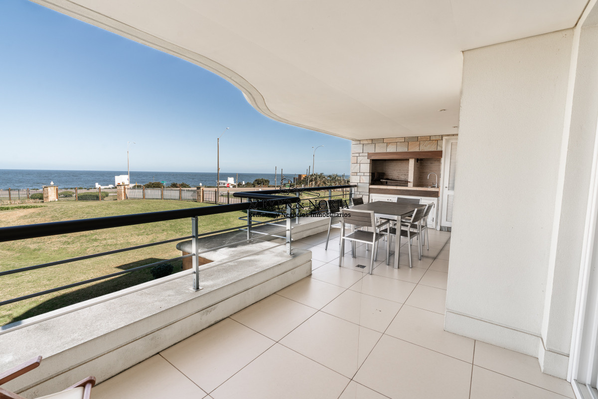 Apartamento ID.42 - Venta de Apartamento 2 DORMITORIOS en Playa Mansa, Punta del Este.