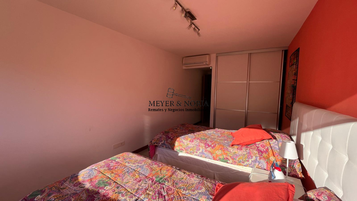 Apartamento ID.51 - Apto en Playa Brava, 3 suite mas dep y baño de servio, terraza con parrillero, servicios