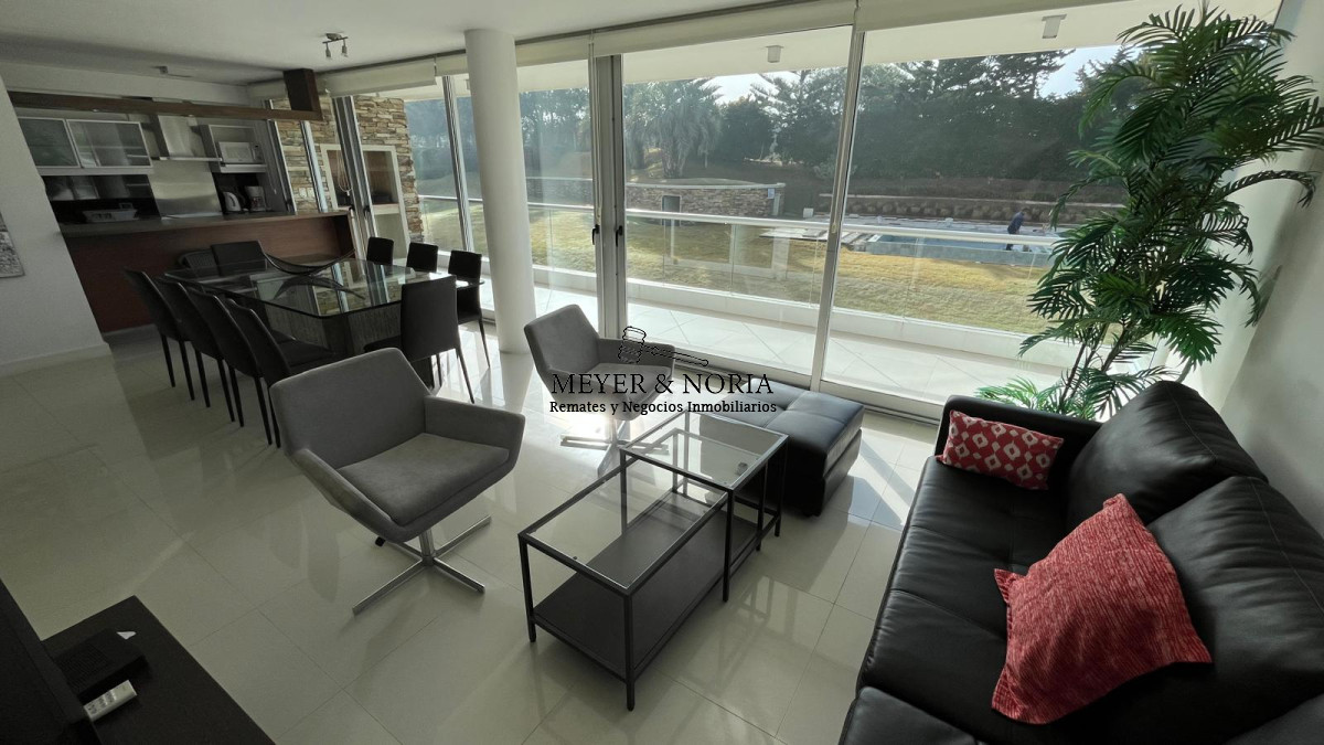 Apartamento ID.53 - Apto en venta de 2 dorm con parrillero propio en Playa Brava