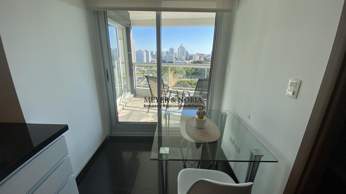 Apartamento ID.8 - Departamento, 2 dormitorios dep, con parrillero y servicios- Playa Brava