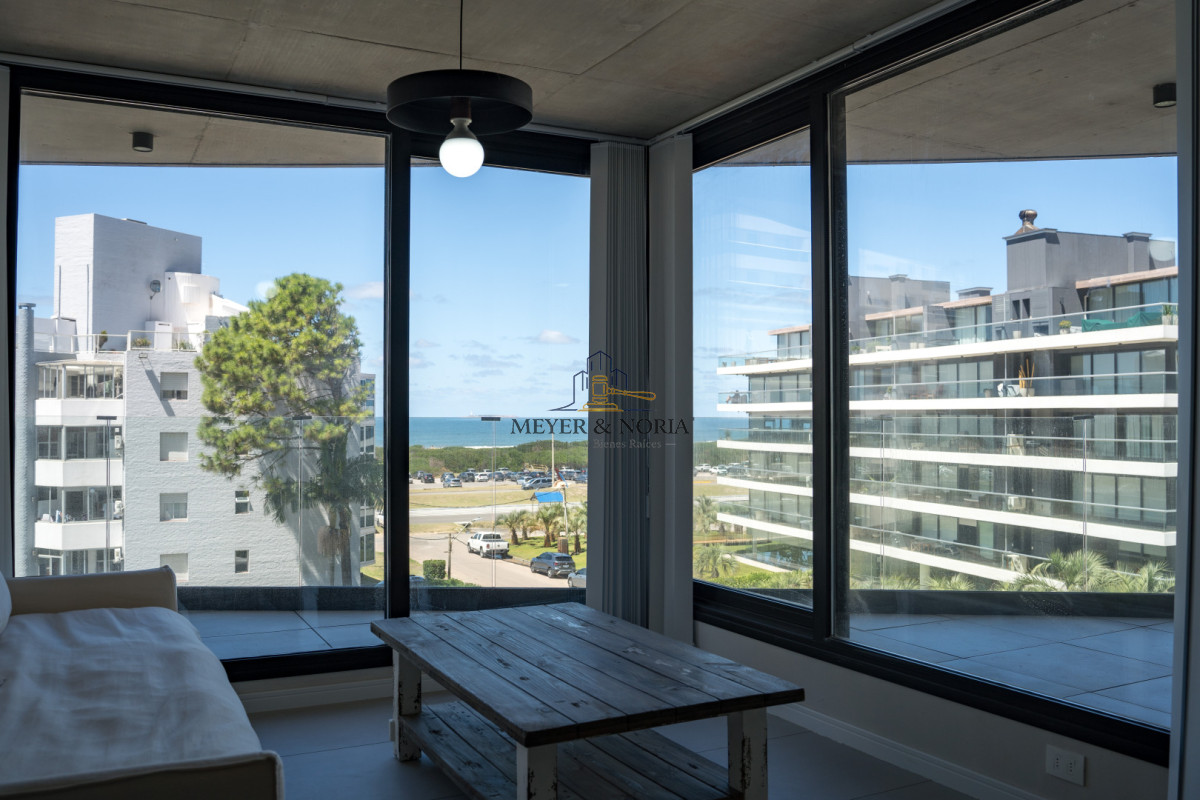 Apartamento ID.126 - Apartamento de 2 dormitorios con vista al mar, Punta del Este Playa Brava