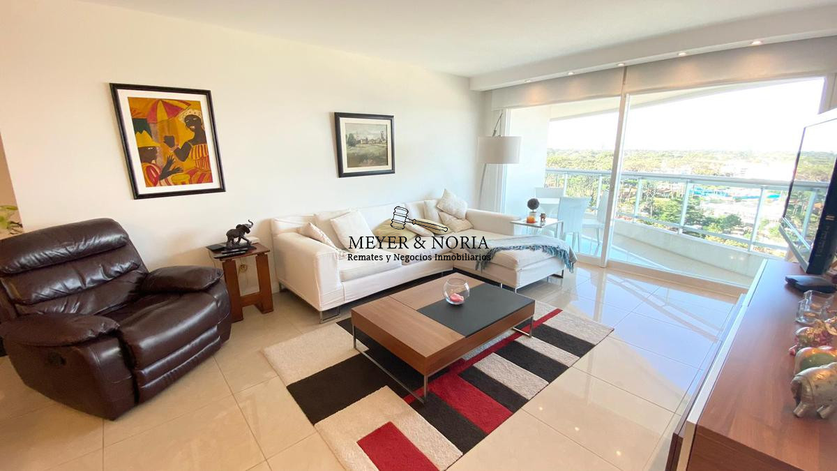 Apartamento ID.15 - Torre de alta gama, vista al mar, 2 dorm más servicio- Playa Mansa
