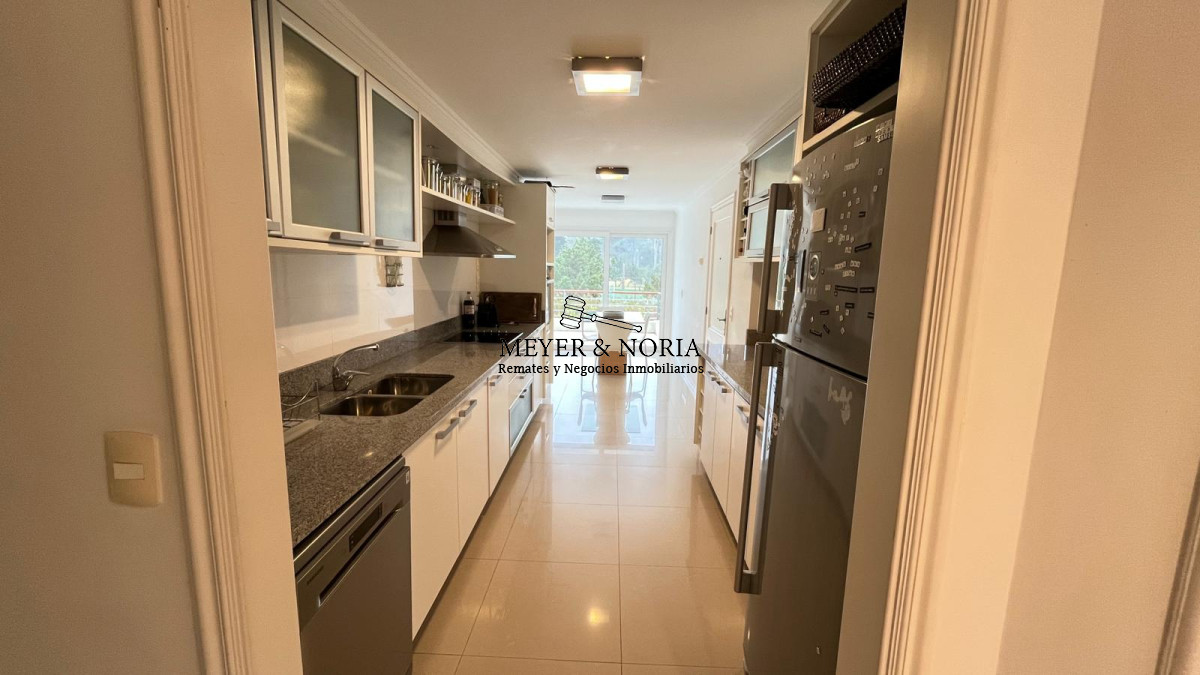 Apartamento ID.68 - Apto en playa Mansa de 3 suites, parrillero propio y todos los servicios
