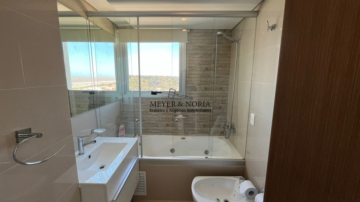 Apartamento ID.85 - Apto en Playa Brava alquiler temp 2026, 3 dorm, mas dependencia y todos los servicios