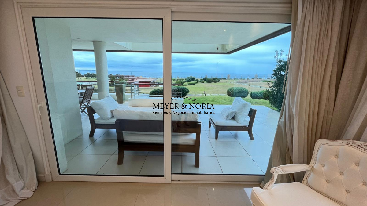 Apartamento ID.68 - Apto en playa Mansa de 3 suites, parrillero propio y todos los servicios