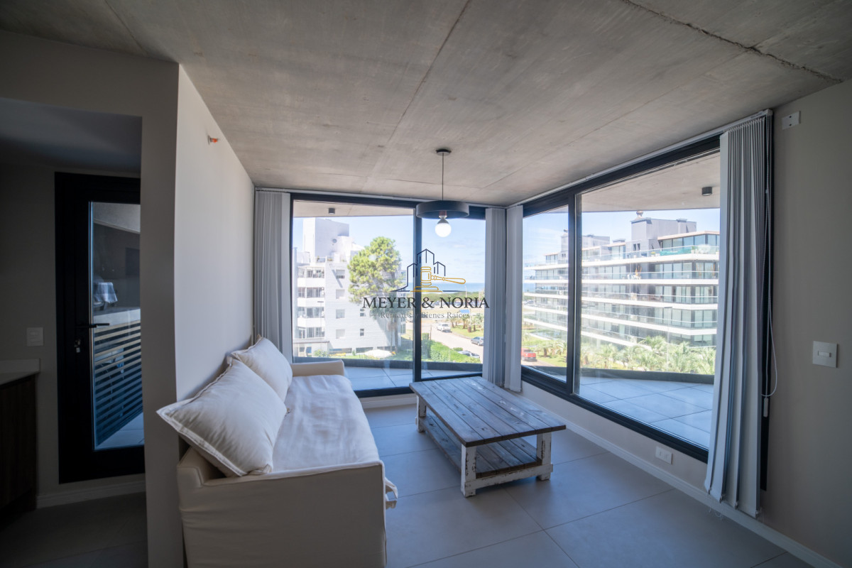 Apartamento ID.126 - Apartamento de 2 dormitorios con vista al mar, Punta del Este Playa Brava