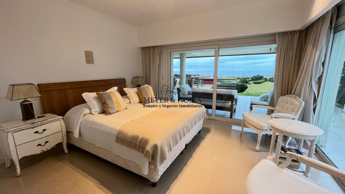 Apartamento ID.68 - Apto en playa Mansa de 3 suites, parrillero propio y todos los servicios