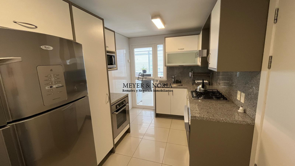 Apartamento ID.118 - Torre de alta gama, 2 dorm más servicio- Playa Mansa