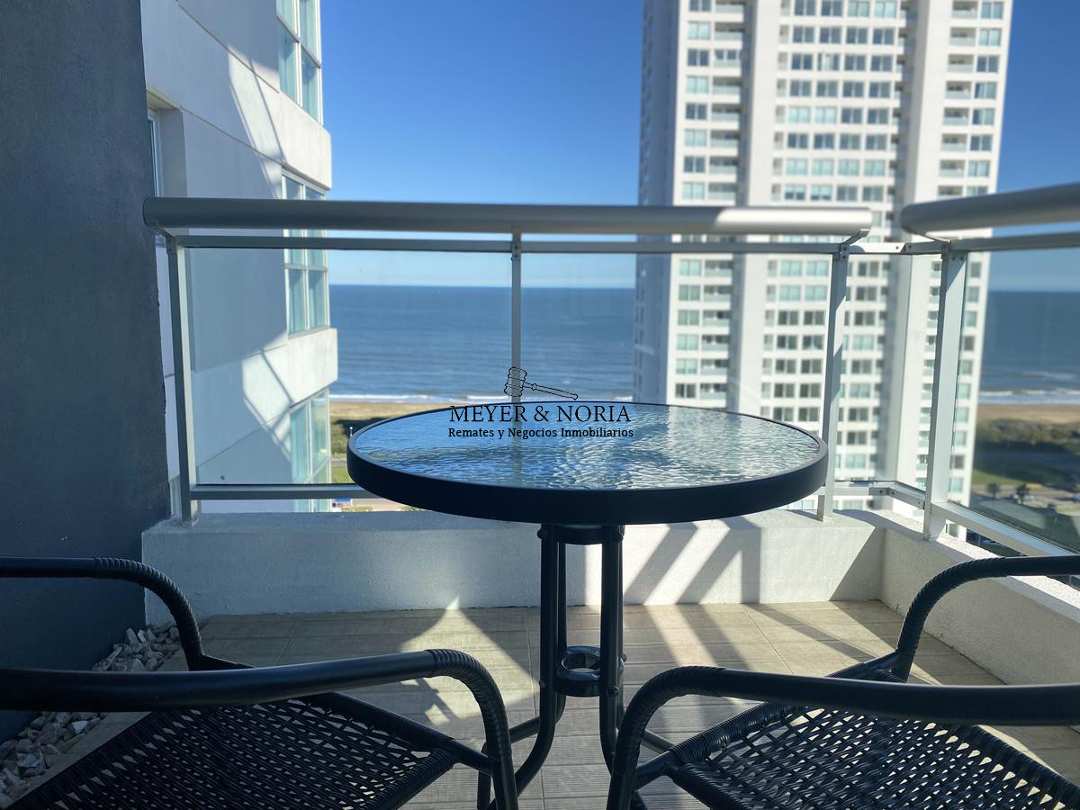 Apartamento ID.8 - Departamento, 2 dormitorios dep, con parrillero y servicios- Playa Brava