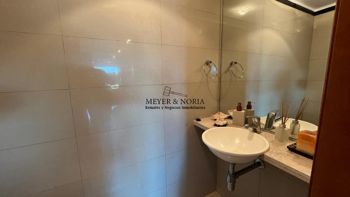 Apartamento ID.51 - Apto en Playa Brava, 3 suite mas dep y baño de servio, terraza con parrillero, servicios