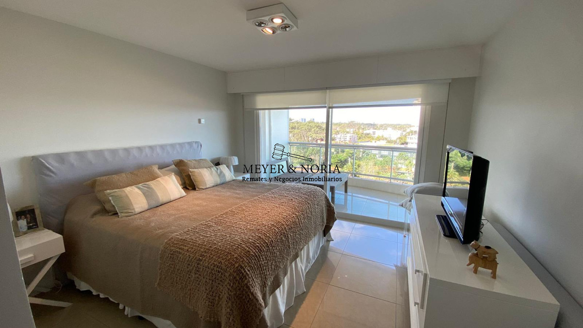 Apartamento ID.14 - Torre de alta gama, vista al mar, 2 dorm mas servicio- Playa Mansa