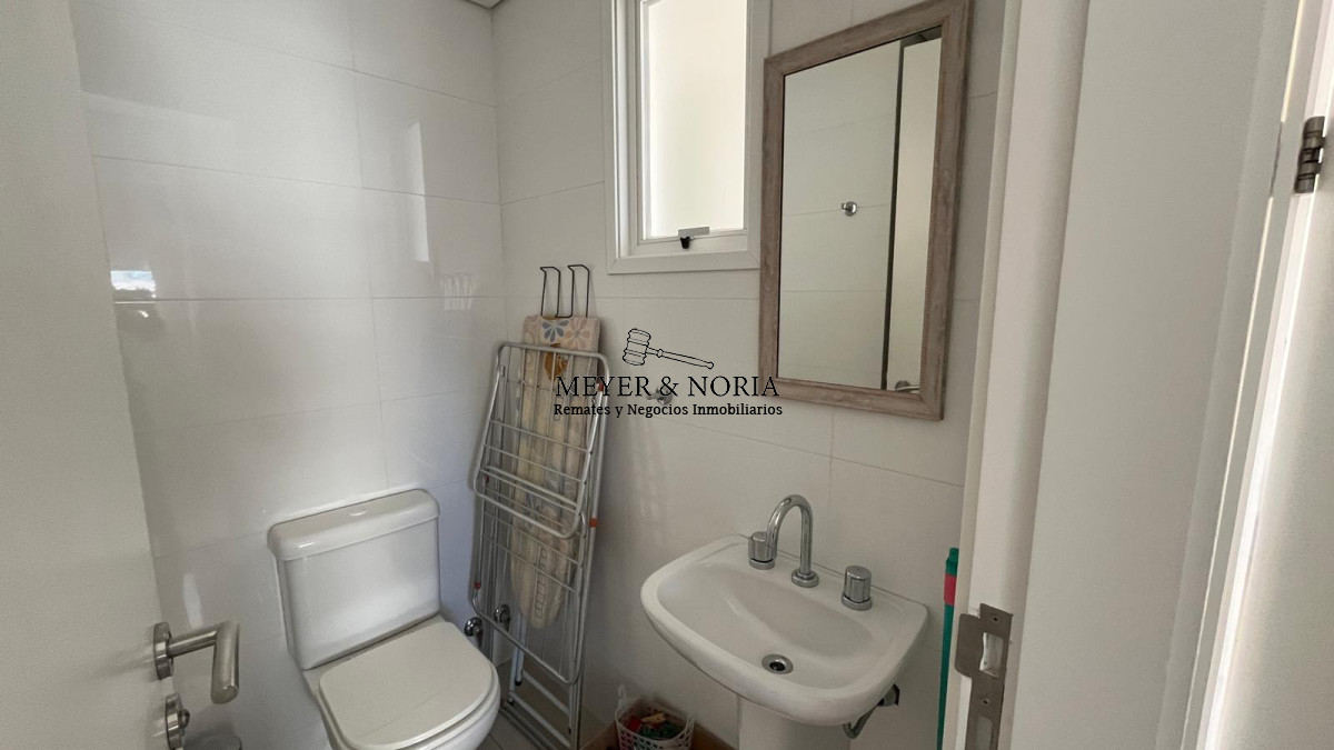 Apartamento ID.118 - Torre de alta gama, 2 dorm más servicio- Playa Mansa