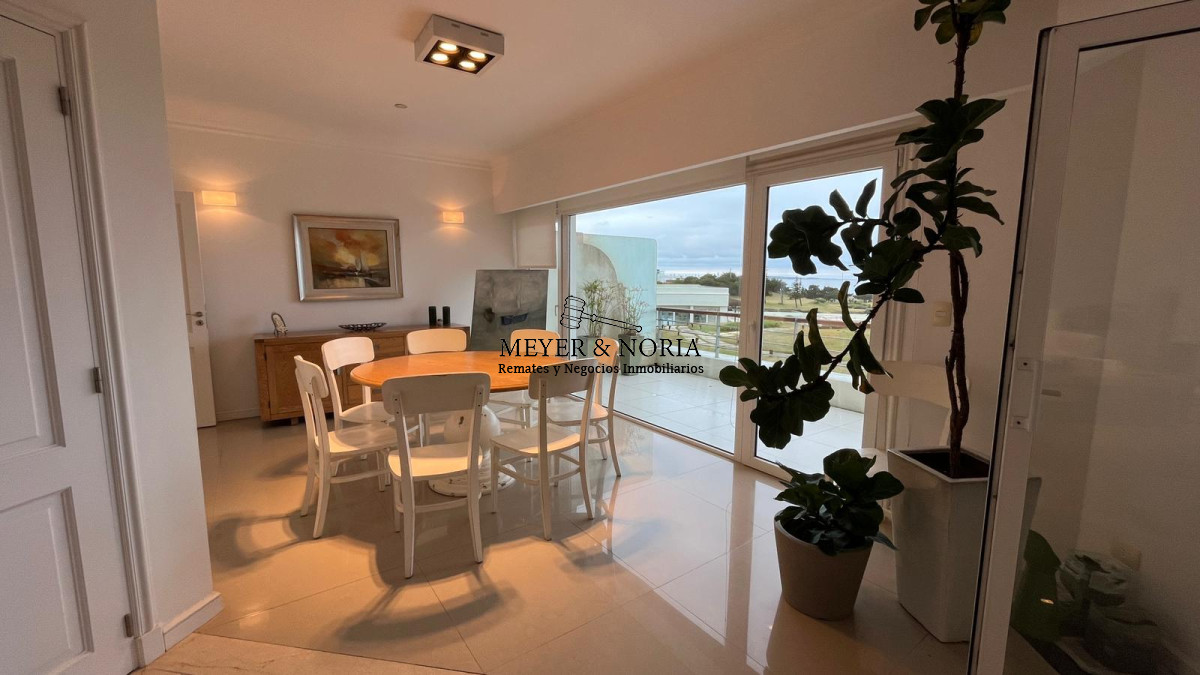Apartamento ID.68 - Apto en playa Mansa de 3 suites, parrillero propio y todos los servicios