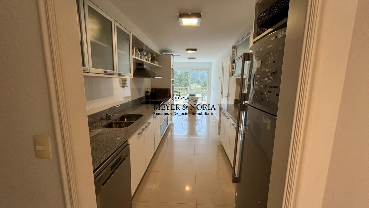 Apartamento ID.68 - Apto en playa Mansa de 3 suites, parrillero propio y todos los servicios