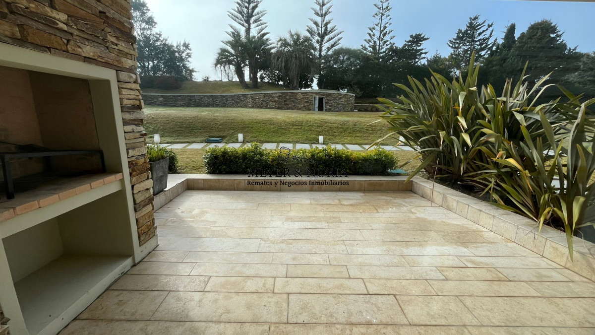 Apartamento ID.52 - Apto en venta en la Brava de un dorm en suite, con barbacoa y servicios 